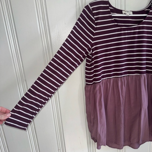 Maroon and White Striped Umgee Blouse with Flowy Pink Bottom Size Small - Picture 4 of 9